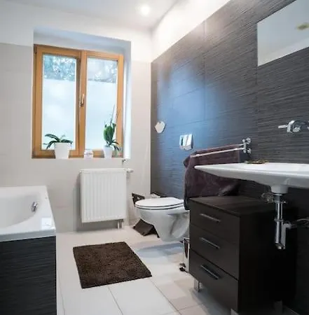 Dom Z Ogrodem Blisko Centrum